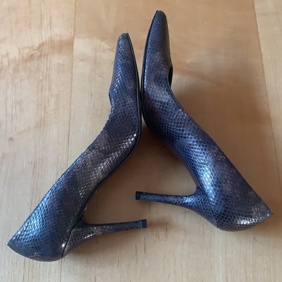 Stuart Weitzman Snake Skin Heels 9 - Picture 6 of 12